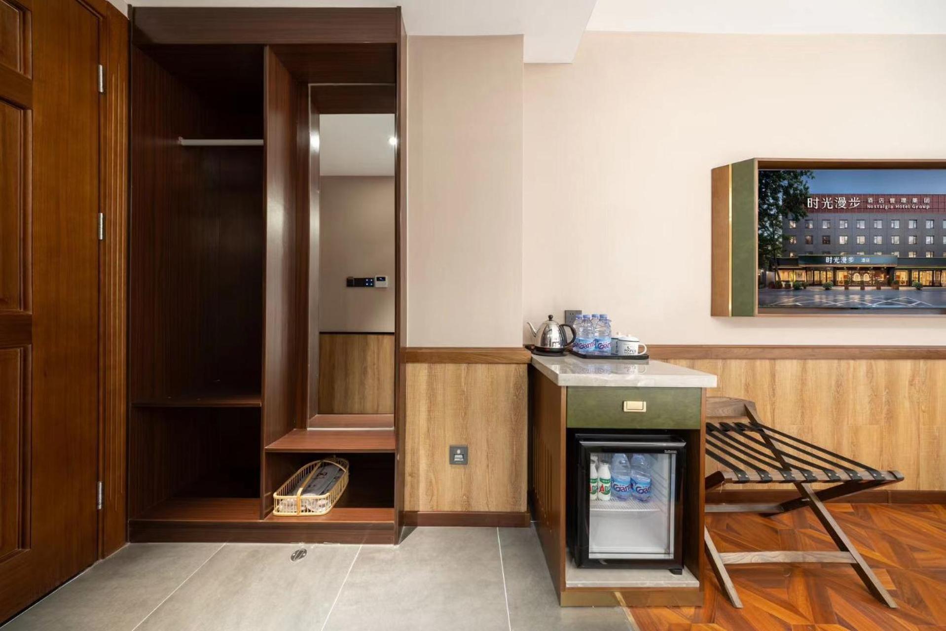 Nost Algia Hotel Near Beijing Panjiayuan Antique Market- Beijing Happy Valley, Cbd, China Zun And Sanlitun, Tian'Anmen Square, Free Ice Cream, Mineral Water, Coffee, Snacks And Laundry Service, Free Gymnastic, English Communication Well Екстериор снимка