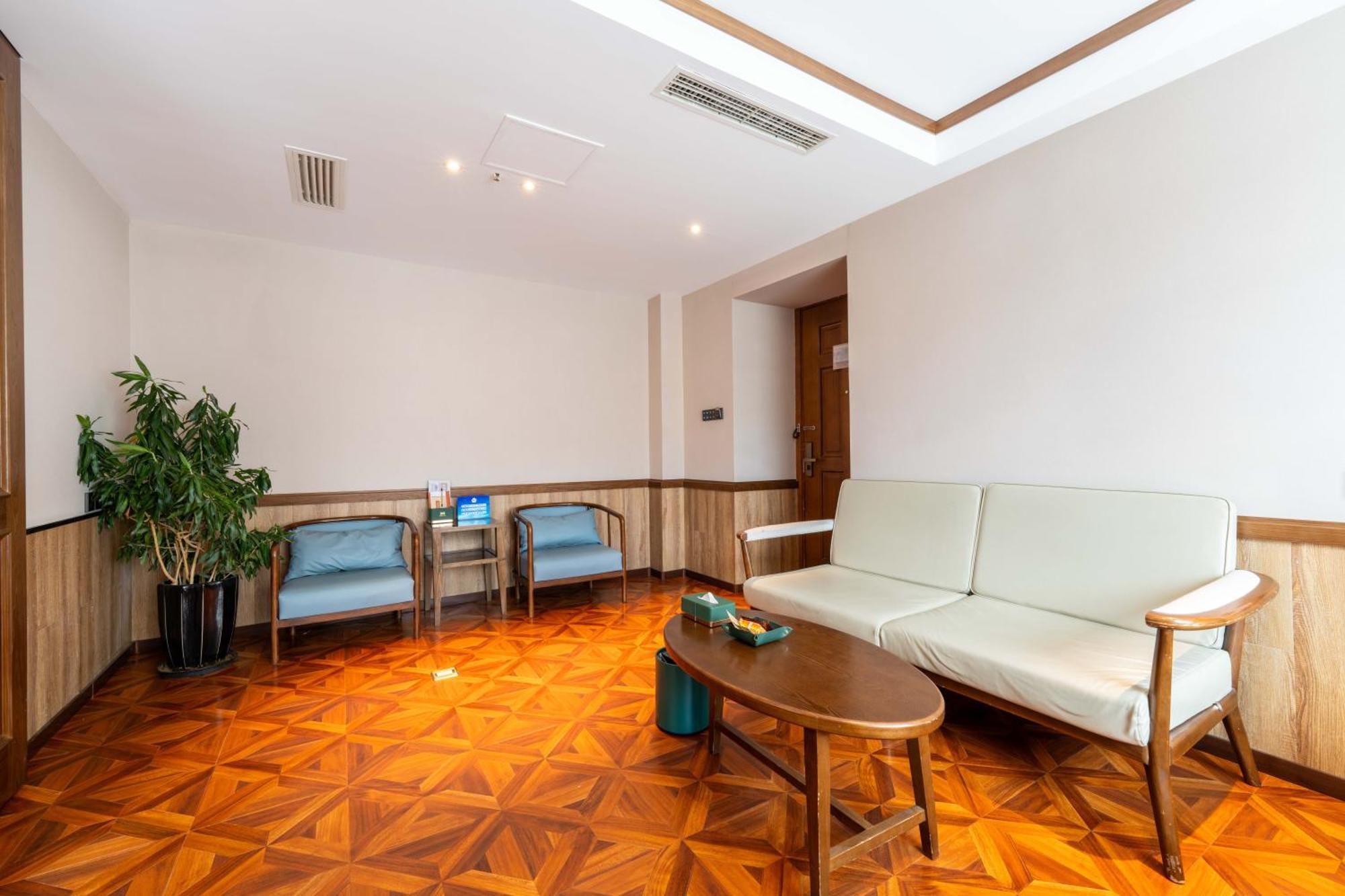 Nost Algia Hotel Near Beijing Panjiayuan Antique Market- Beijing Happy Valley, Cbd, China Zun And Sanlitun, Tian'Anmen Square, Free Ice Cream, Mineral Water, Coffee, Snacks And Laundry Service, Free Gymnastic, English Communication Well Екстериор снимка