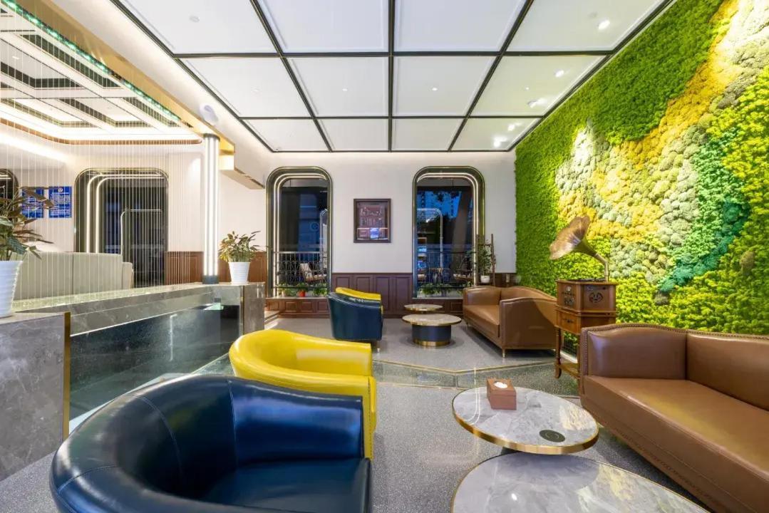 Nost Algia Hotel Near Beijing Panjiayuan Antique Market- Beijing Happy Valley, Cbd, China Zun And Sanlitun, Tian'Anmen Square, Free Ice Cream, Mineral Water, Coffee, Snacks And Laundry Service, Free Gymnastic, English Communication Well Екстериор снимка